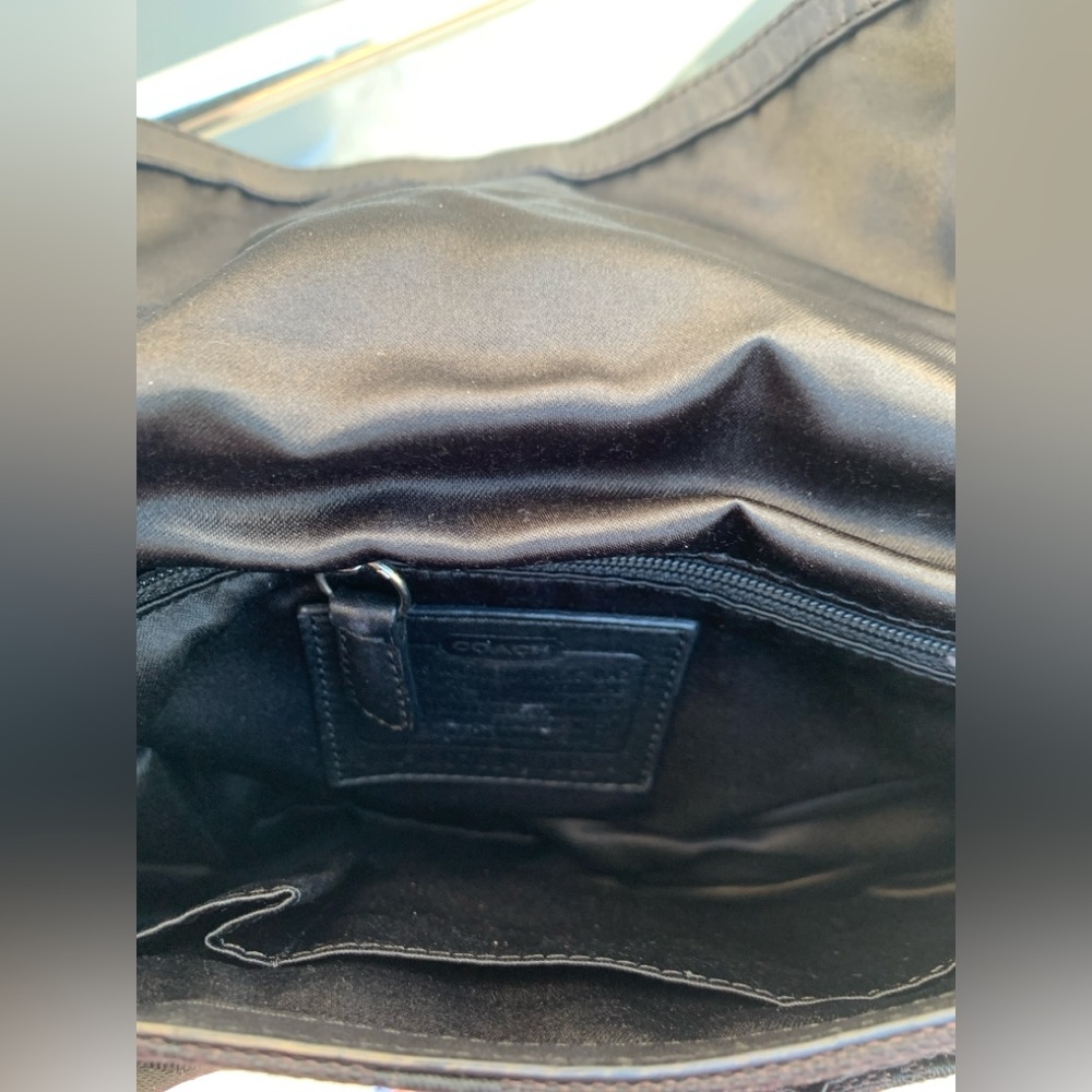 Rare Coach Black Signature Purse. - Picture 2 of 9